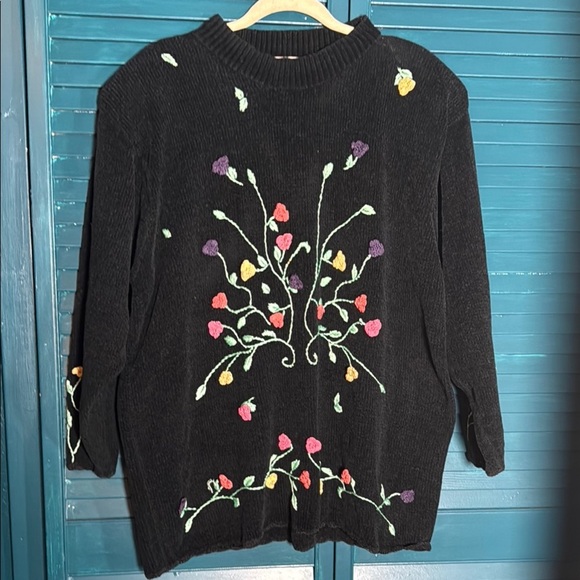 VINTAGE VICTORIA WOMAN Floral Embroidered Black Sweater Sz 1X - Picture 1 of 1